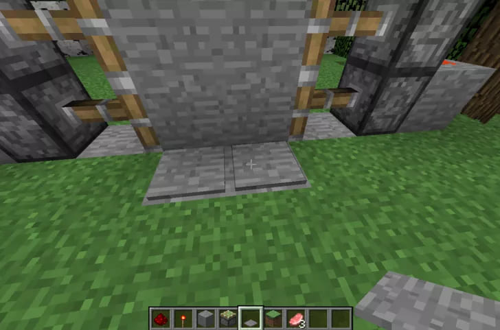 How to Make a Piston Door in Minecraft